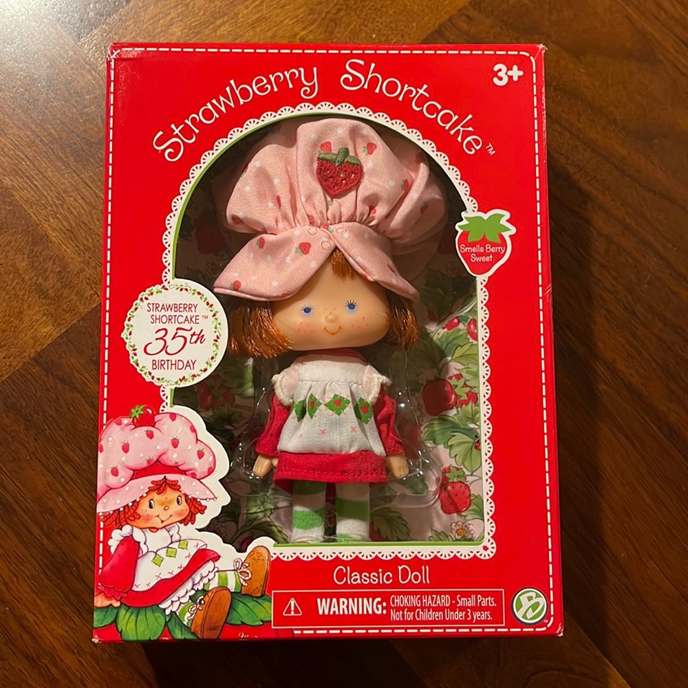NEW IN BOX STRAWBERRY SHORTCAKE 35TH ANNIVERSARY DOLL - SO CUTE!
